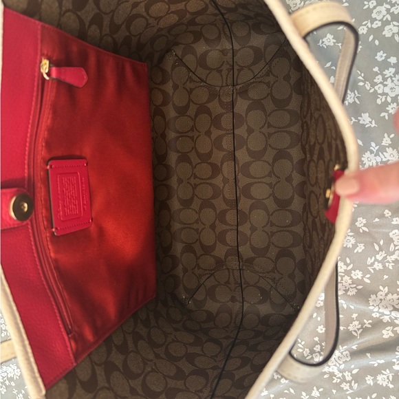 Coach White and Red 101 Dalmatians Tote - Picture 5 of 6